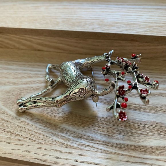 Beautiful Christmas silver tone Deer Antlers Red Rhinestones Figural Brooch Pin - Picture 2 of 6